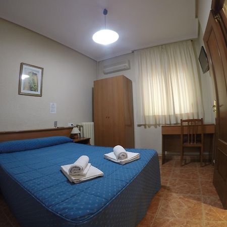 Hostal El Pilar Мадрид Экстерьер фото