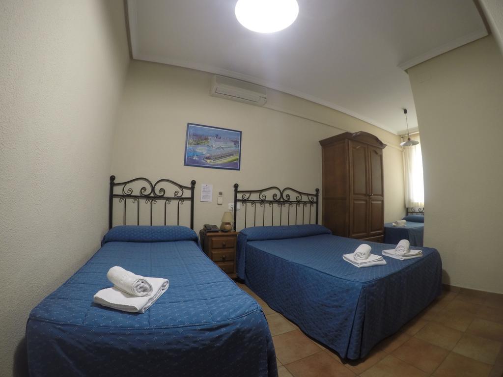 Hostal El Pilar Мадрид Экстерьер фото